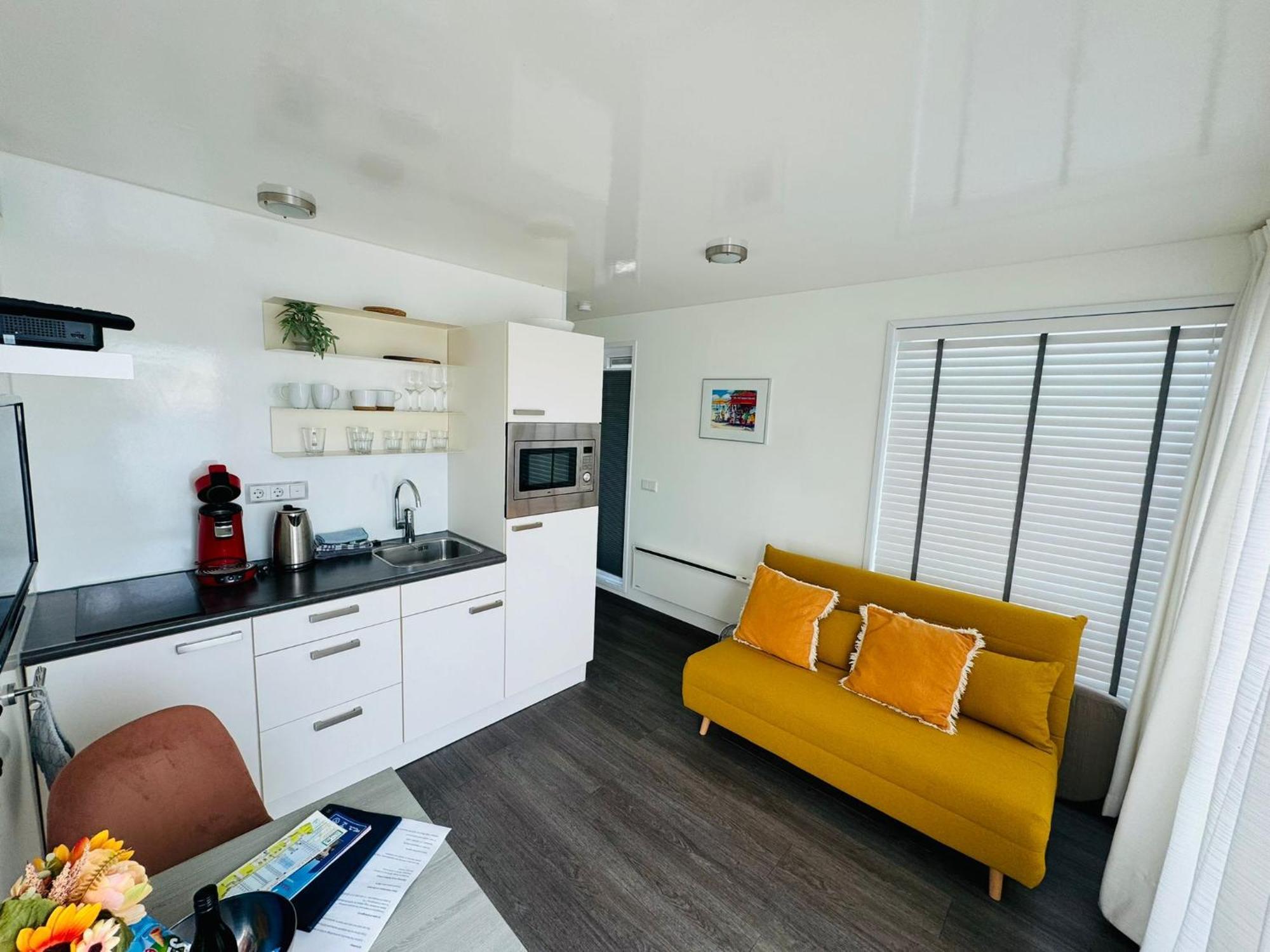 " Mustique" Cozy & Romantic Houseboat In Maastricht Exterior photo