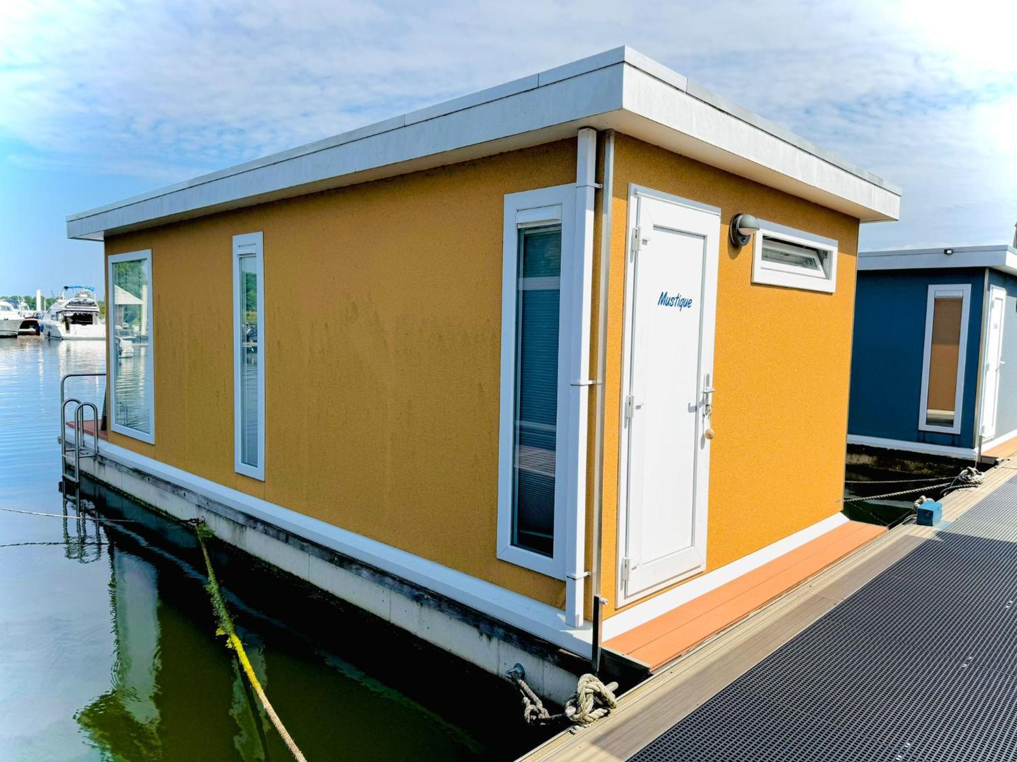 " Mustique" Cozy & Romantic Houseboat In Maastricht Exterior photo